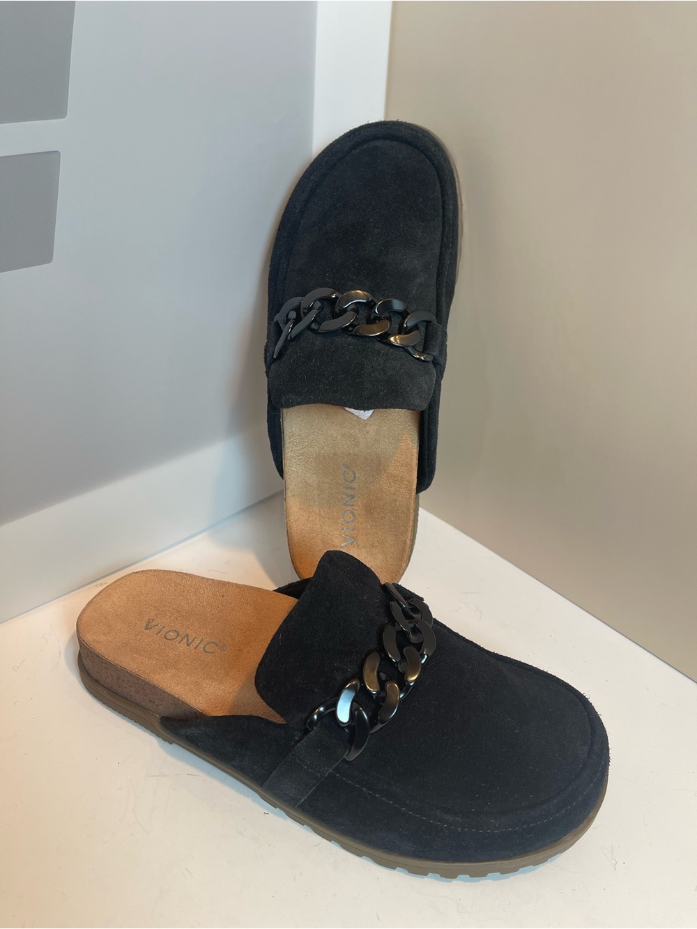 Vionic Georgie Black Suede Leather Chain Mule Clogs Slip On Shoes Size 7.5 New